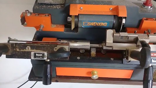 Máquina profesional para elaboración de llaves